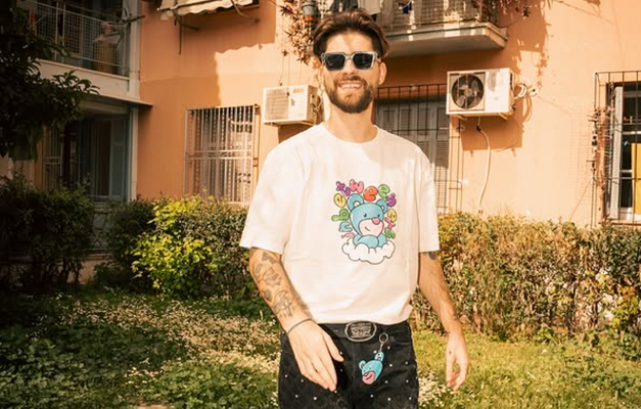 Στα σκαλιά της εκκλησίας ο τράπερ FY και η Αλεξία Κεφαλά