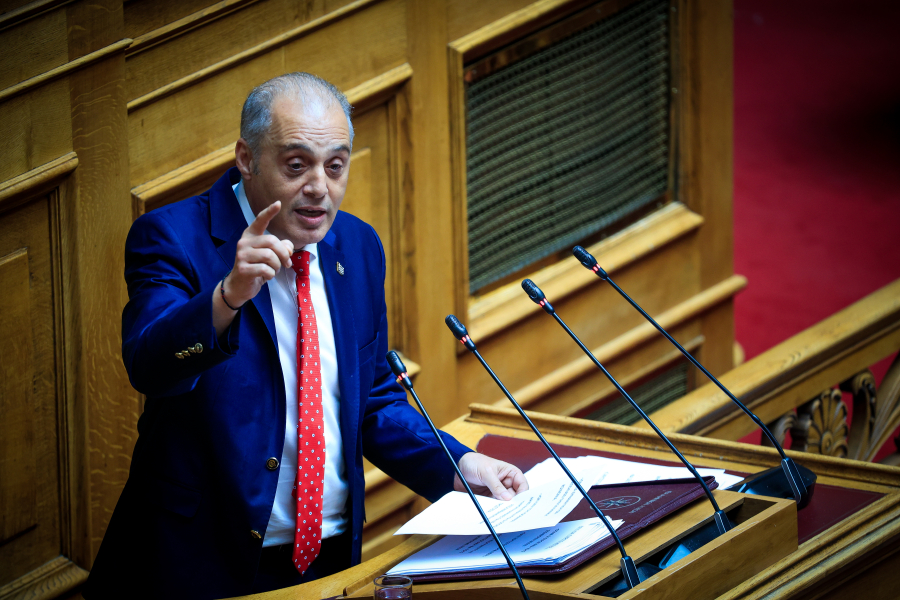 Βελόπουλος κόβει, Πλεύρης ράβει