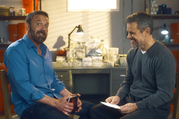 Η ξεχωριστή φιλία των Μπεν Άφλεκ και Ματ Ντέιμον σε σχεδόν 7 λεπτά (Βίντεο)