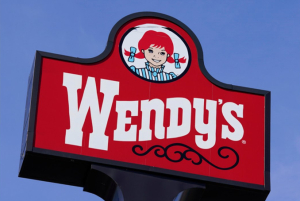 Η Wendy’s μετατρέπεται σε νέα «meme stock» – Άλμα έως 42% και προσωρινή διακοπή διαπραγμάτευσης