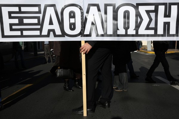 Eurostat: Το καλάθι της Ελληνίδας νοικοκυράς αδειάζει όλο και περισσότερο