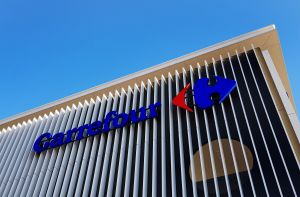 Mega deal για τα Carrefour: Εξαγόρασαν το 40% των Bazaar