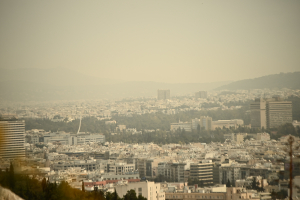 Σε κλοιό αφρικανικής σκόνης η χώρα - Τι ισχύει για κλειστά σχολεία και εκδρομές