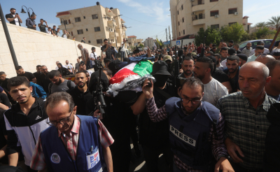 Οργή και νέες απίστευτες προκλήσεις Ισραηλινών στην κηδεία της δημοσιογράφου του Al Jazeera (βίντεο)