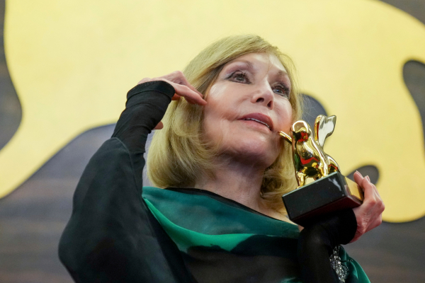 Φεστιβάλ Βενετίας: Η εμπνευσμένη ομιλία της Κιμ Νόβακ, έκανε έκκληση για «δημοκρατία» (Βίντεο)