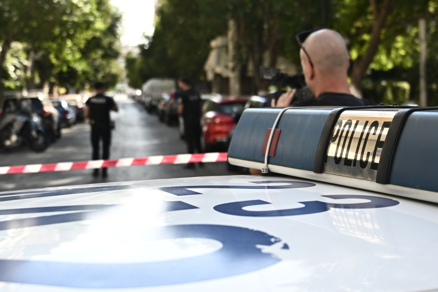 Σύζυγος αστυνομικού της Βουλής: Απειλούσε ότι θα με σκοτώσει, χτυπούσε μέχρι και τον διοικητή του