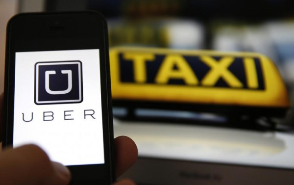 Uber και Beat αντιδρούν στα σχέδια του υπουργείου Μεταφορών