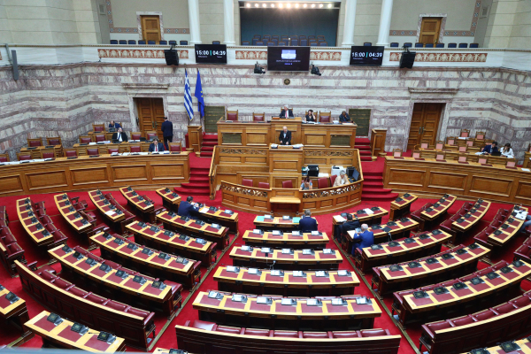 Διλήμματα στην αντιπολίτευση για την Εξεταστική