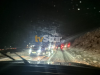 ΕΛ.ΑΣ για μποτιλιάρισμα στην Αράχωβα: Τα ηλεκτρικά αυτοκίνητα «κόλλησαν» στα χιόνια