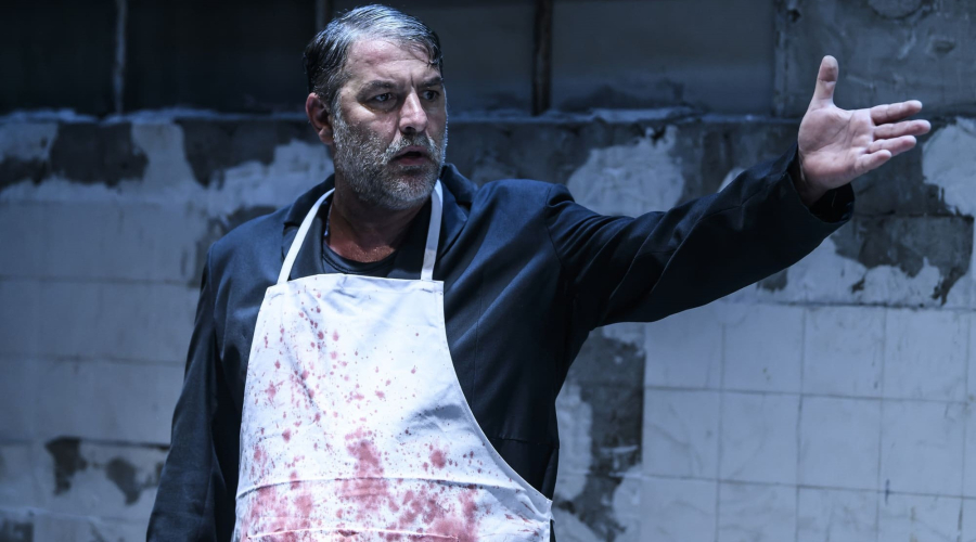 Sold out για τον Βασίλη Μπισμπίκη - Δείτε τις πρώτες φωτογραφίες από την παράσταση