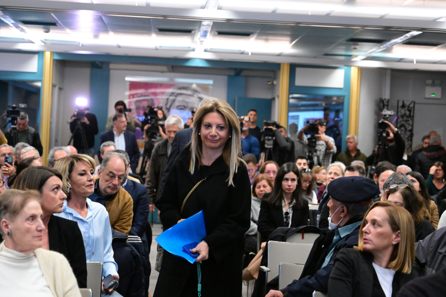 Καρυστιανού: Η μεγάλη σύγκρουση για τη συγκάλυψη