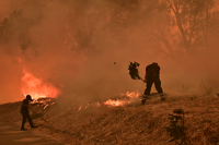 Φωτιά τώρα σε Κρυονέρι - Δροσοπηγή: Χωρίς ενεργό μέτωπο αλλά με διάσπαρτες εστίες - Κάηκαν σπίτια
