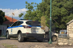 Γυναικοκτονία στην Αμφιλοχία: Της φώναξε «περίμενε λίγο» και την πυροβόλησε έξω από το σπίτι της