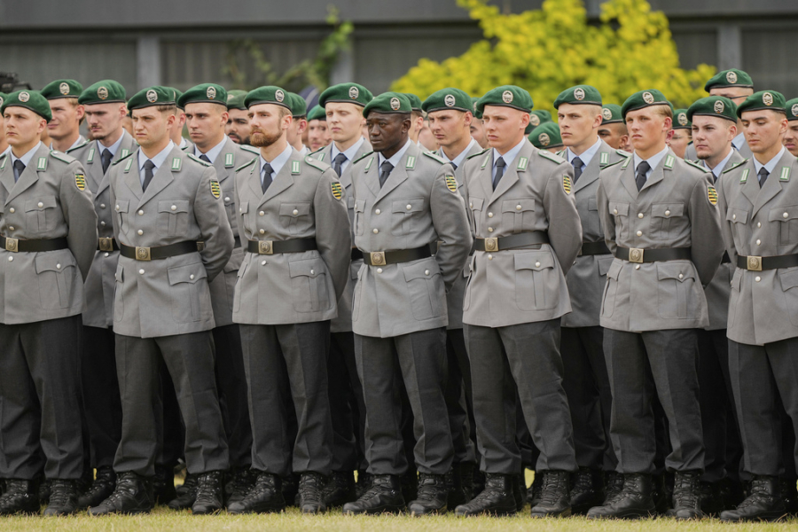 Γερμανία: Προετοιμάζει τον «μεγαλύτερο και ισχυρότερο στρατό της Ευρώπης»