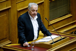 Έσπασαν το αυτοκίνητο του Φλαμπουράρη: Τι καταγγέλλει ο πρώην υπουργός