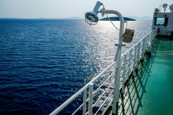 Μηχανική βλάβη στο «SuperStar» για Σποράδες με 303 επιβάτες