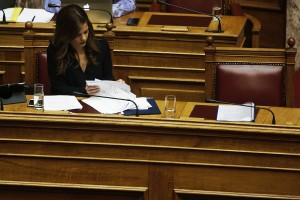 Η Αχτσιόγλου, οι Κοινωνικοί Εταίροι και οι παγίδες των Θεσμών