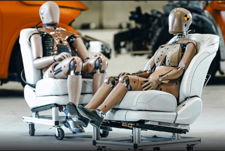 Ανδρείκελα δοκιμών πρόσκρουσης γένους θηλυκού στη Mercedes-Benz