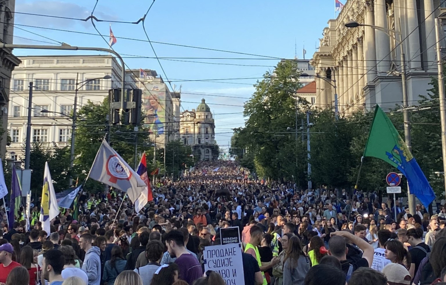 «Εξεγέρσου Σερβία»: Νέες μαζικές διαδηλώσεις φοιτητών - Ζητούν εκλογές