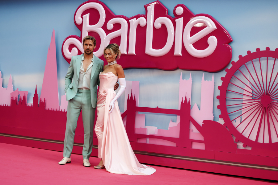Ο Ράιαν Γκόσλινγκ χάρισε στον Jimin των BTS κιθάρα από την ταινία «Barbie» επειδή αντέγραψε το ντύσιμό του