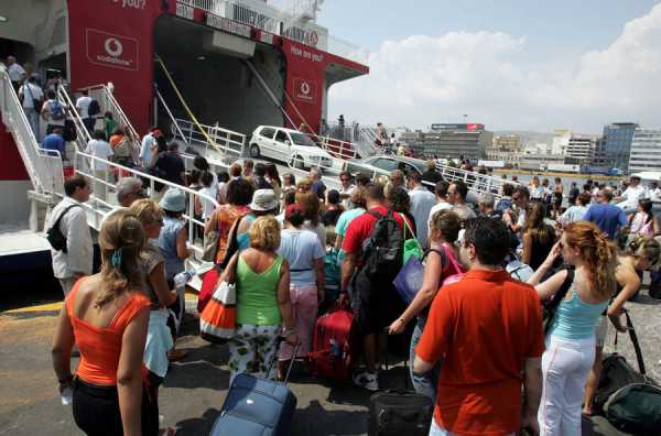 ΣΕΕΝ: Πιθανή η πτώση του τουρισμού λόγω προσφυγικού