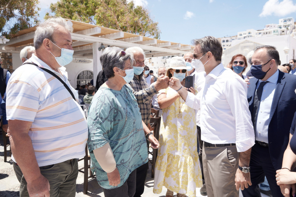 Στην Αστυπάλαια ο Μητσοτάκης - Άφησε παράθυρο για μείωση του ΦΠΑ