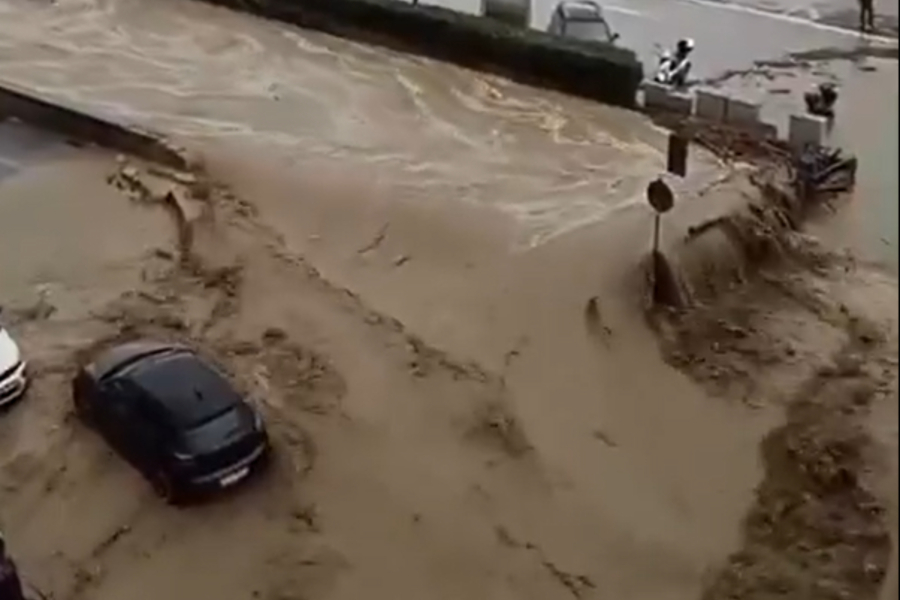 Πλημμύρες στην Ιταλία - Σε συναγερμό Φλωρεντία και Πίζα (Εικόνες και Βίντεο)