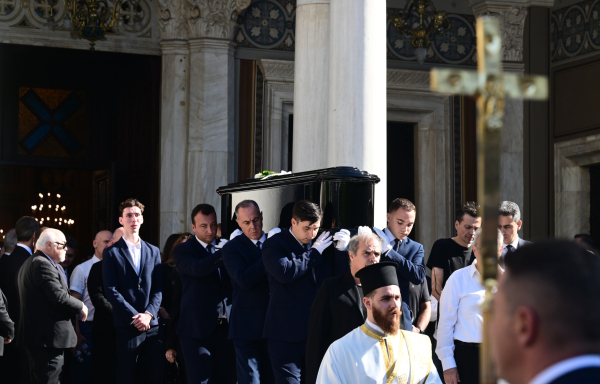 Διονύσης Σαββόπουλος: Συγκίνησαν οι επικήδειοι του αποχαιρετισμού - «Χωρίς εσένα άλλο θα ήταν το τραγούδι μας»