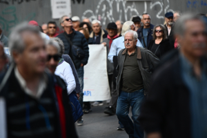 Ποιοι συνταξιούχοι θα λάβουν αναδρομικά - Συνεχίζονται οι διαμάχες, τι διεκδικούν