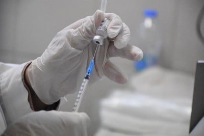 Η Ουγγαρία η πρώτη χώρα της ΕΕ που παρέλαβε το κινεζικό εμβόλιο
