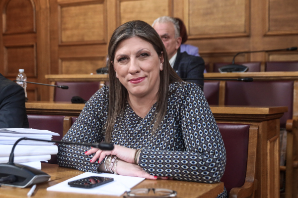 Νέο επεισόδιο με τη Ζωή στην εξεταστική: Παραπομπή της στην Επιτροπή Δεοντολογίας ζητά η ΝΔ – Ο Κακλαμάνης την τελική απόφαση