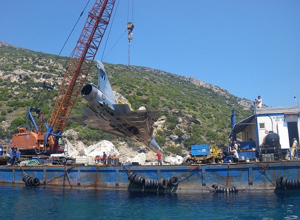 Mirage: Σκάφος από την Κρήτη πηγαίνει για ανέλκυση στο σημείο που κατέπεσε το αεροπλάνο