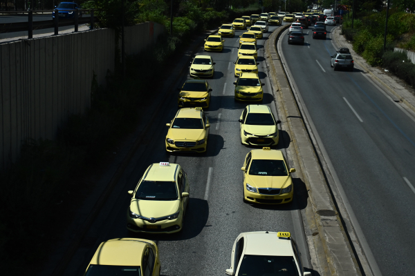 Τα ταξί στο μπλόκο της Νίκαιας