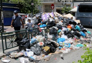 Συνεχίζει την απεργία η ΠΟΕ ΟΤΑ - Σε κλοιό σκουπιδιών η χώρα