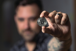 Ιστορικό ρεκόρ για το Bitcoin: Ξεπέρασε τα 120.000 δολάρια