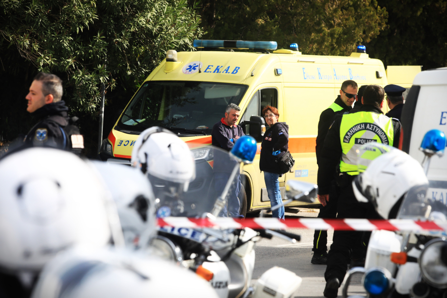 Ιπποκράτειο: Γέφυρα σωτηρίας από Τροχαία και ΕΚΑΒ για τη μεταφορά «μισοπνιγμένου» βρέφους