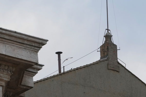 Κονκλάβιο: Από λεπτό σε λεπτό λευκός ή μαύρος καπνός για τον νέο Πάπα - Δείτε Live