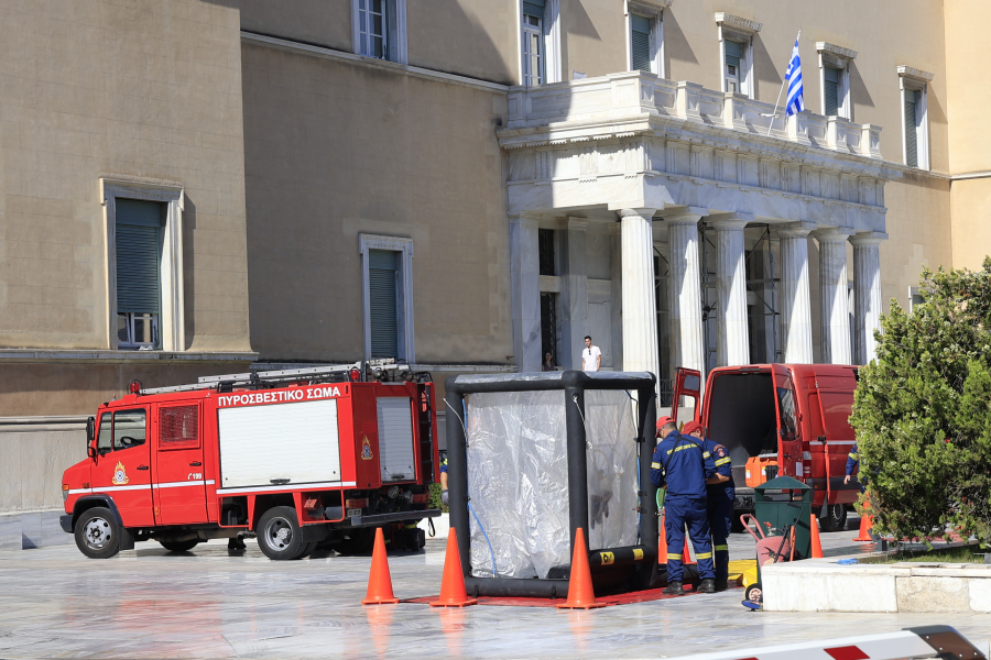 Με παραλήπτη τον Κυριάκο Μητσοτάκη και αποστολέα Ρώσο πολίτη ο ύποπτος φάκελος στη Βουλή