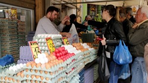Φθηνότερο κατά 5% το φετινό πασχαλινό τραπέζι