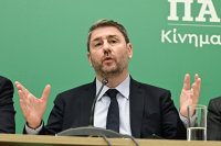 Με τα μάτια στραμμένα στον Τσίπρα