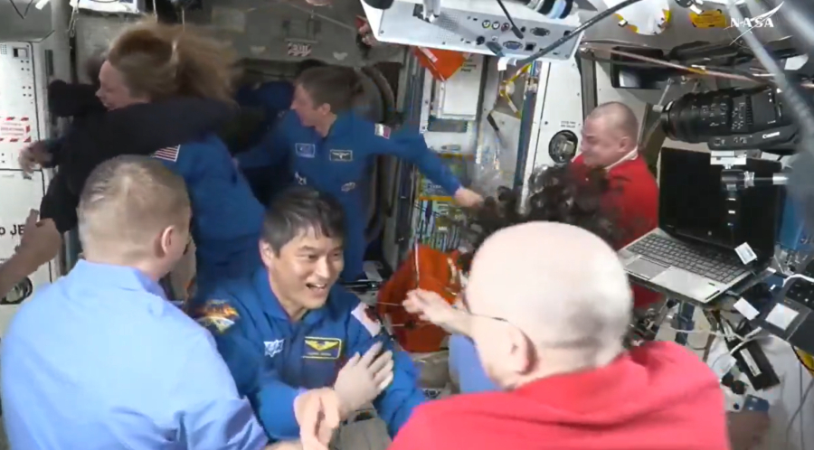 NASA: Επιστρέφουν στην πατρίδα τους οι αποκλεισμένοι αστροναύτες - Συγκινητικές εικόνες
