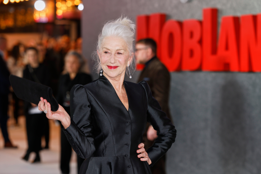 Η καθηλωτική Έλεν Μίρεν απομυθοποιεί την ηλικία, αποκαλύπτει τι την ενοχλεί και γιατί δεν γιορτάζει τα γενέθλιά της