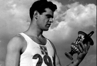 Πέθανε ο Ολυμπιονίκης του επί κοντώ Γιώργος Ρουμπάνης