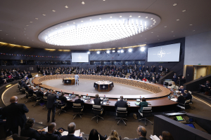 Ο Τραμπ παίζει με τα νεύρα της Ευρώπης: Μειώνει προσωπικό των ΗΠΑ στο ΝΑΤΟ