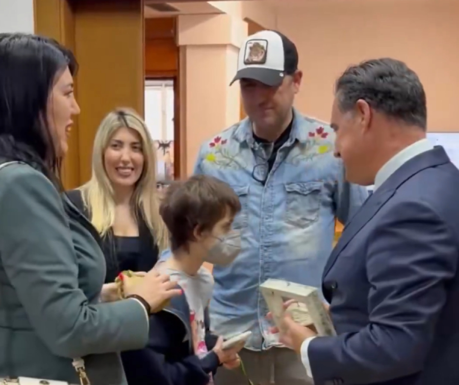 Συγκίνηση για τη μικρή Κατερίνα: Η μάχη ζωής με σπάνια αιματολογική νόσο και το μήνυμα του Άδωνι Γεωργιάδη