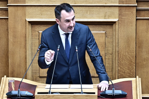 Αλέξης Χαρίτσης: Δεν θα συνηθίσουμε τα «φέρετρα με σημαία» του κ. Δένδια