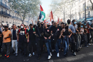 «Παρέλυσε» η Γαλλία: 1 εκατ. κόσμος στις απεργιακές κινητοποιήσεις, πάνω από 140 συλλήψεις (Εικόνες και Βίντεο)