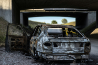 Βοιωτία: Εντοπίστηκε απανθρακωμένος άνδρας, δεμένος με χειροπέδες μέσα σε αυτοκίνητο