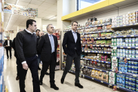 Ο πονοκέφαλος της ακρίβειας και η «σημαία»... αντίστασης Μητσοτάκη σε πρακτικές των πολυεθνικών