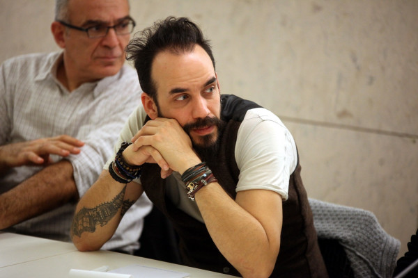 Ελληνας ηθοποιός αποκαλύπτει: Έπιασα από το λαιμό τον Πάνο Μουζουράκη. Θα τον έδερνα, αλλά με κρατούσαν